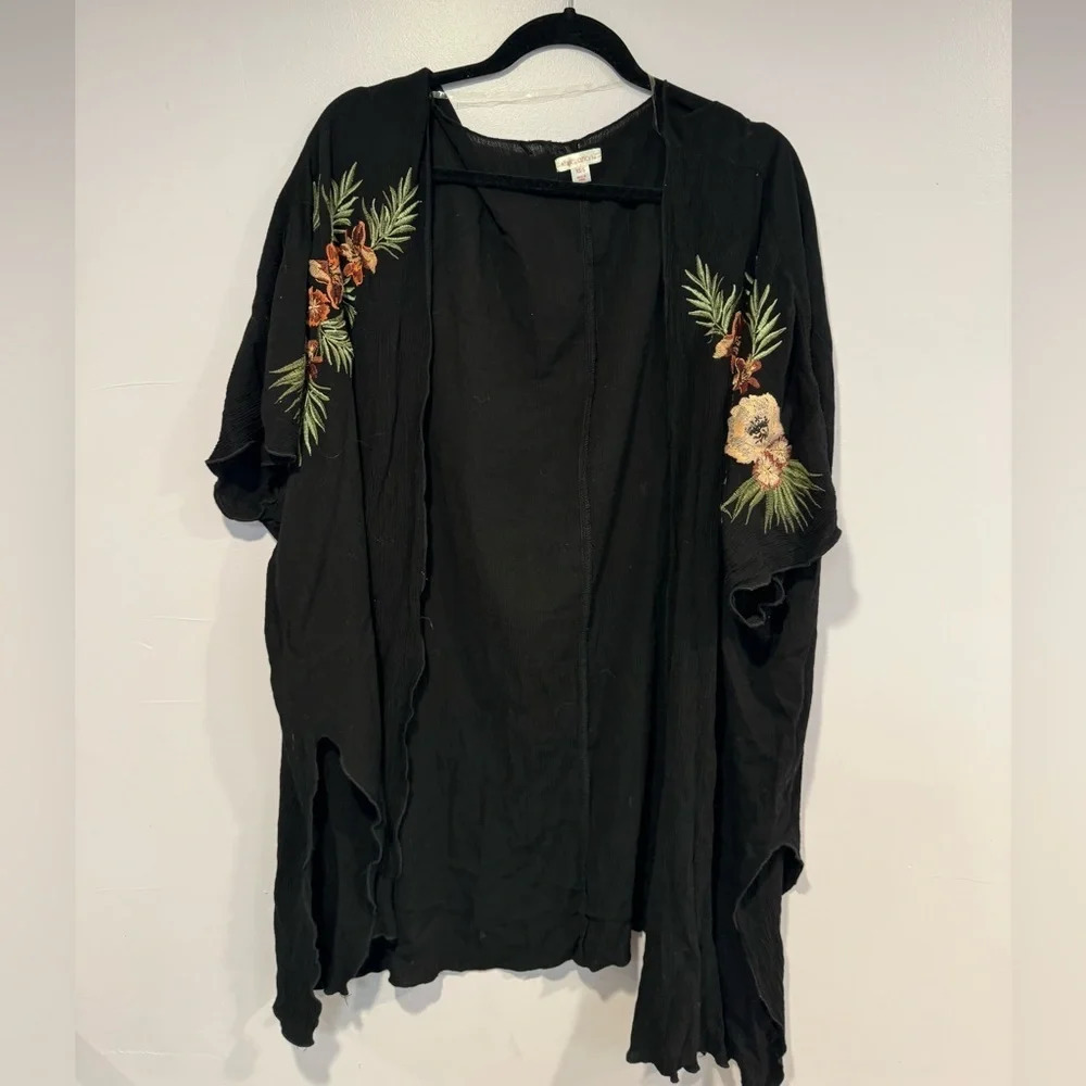 Black floral embroidered kimono
